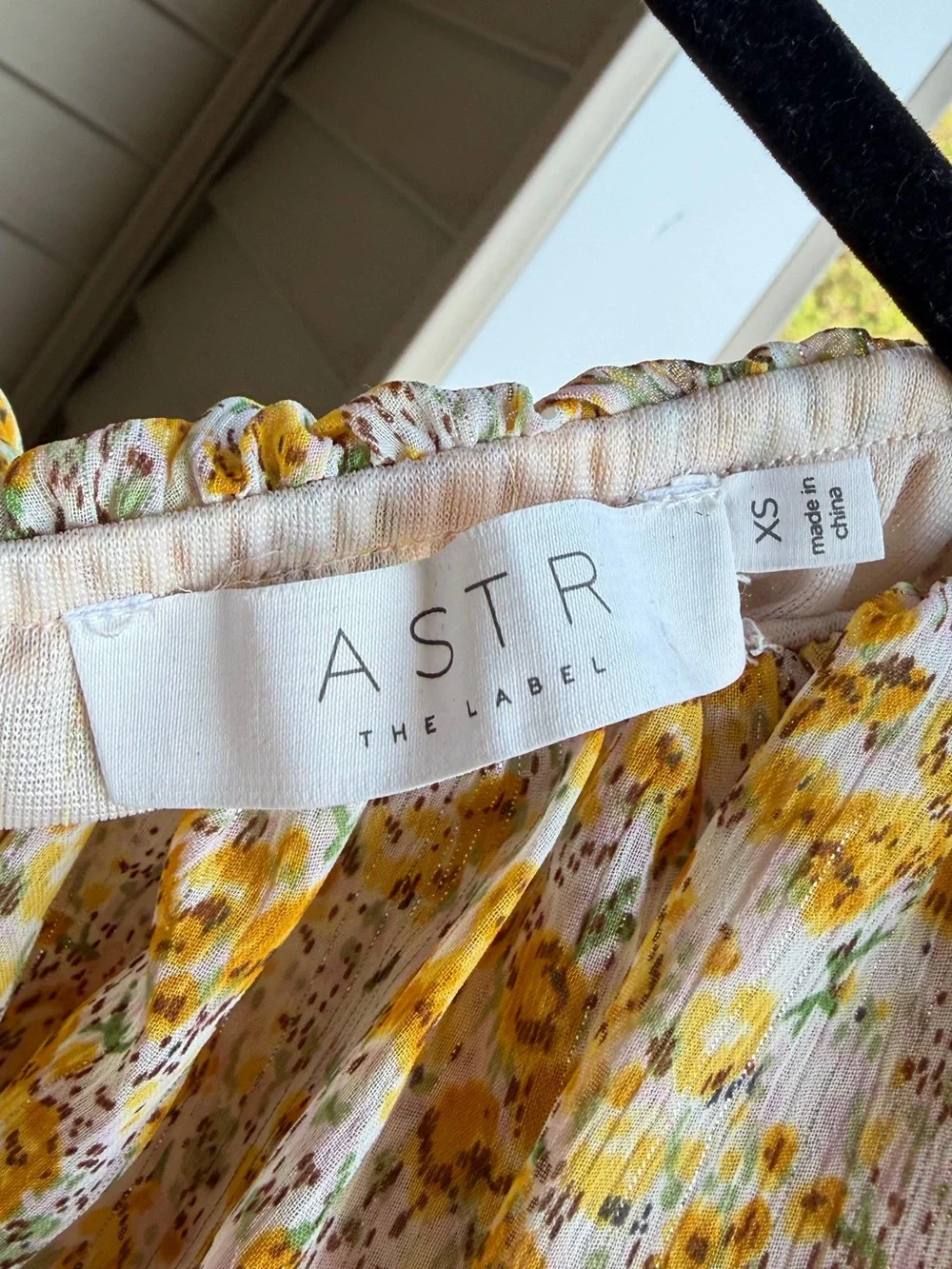 🆕🌻 ASTR The Label Yellow Floral Off Shoulder Crop Top XS Boho Cottagecore Blouse